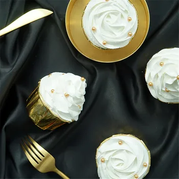 umelé falošné cup cake bakeshop pekáreň Kaviareň, pekáreň cake shop obchod dekor zlato strieborné ruže kvet simulácia tortu model
